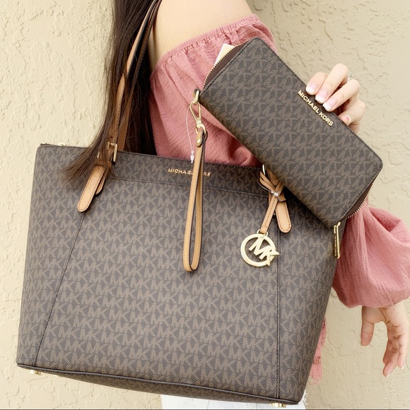 Michael Kors Handbags - Gaby’sBags👜💕-NWT Michael Kors Tote&Wallet